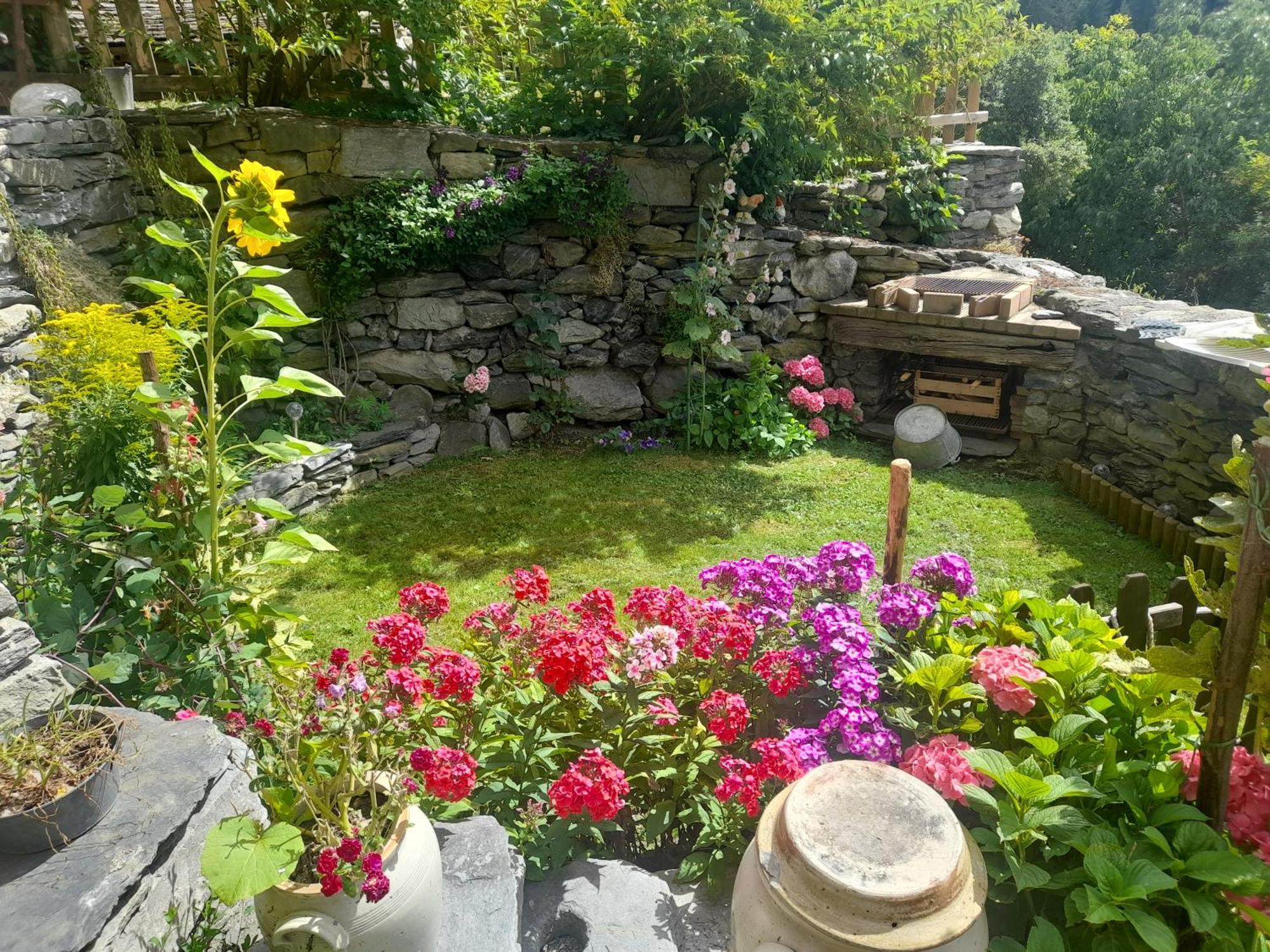 Appartement De Charme 4/6 Pers Dans Joli Village De Montagne Bourg-Saint-Maurice Luaran gambar